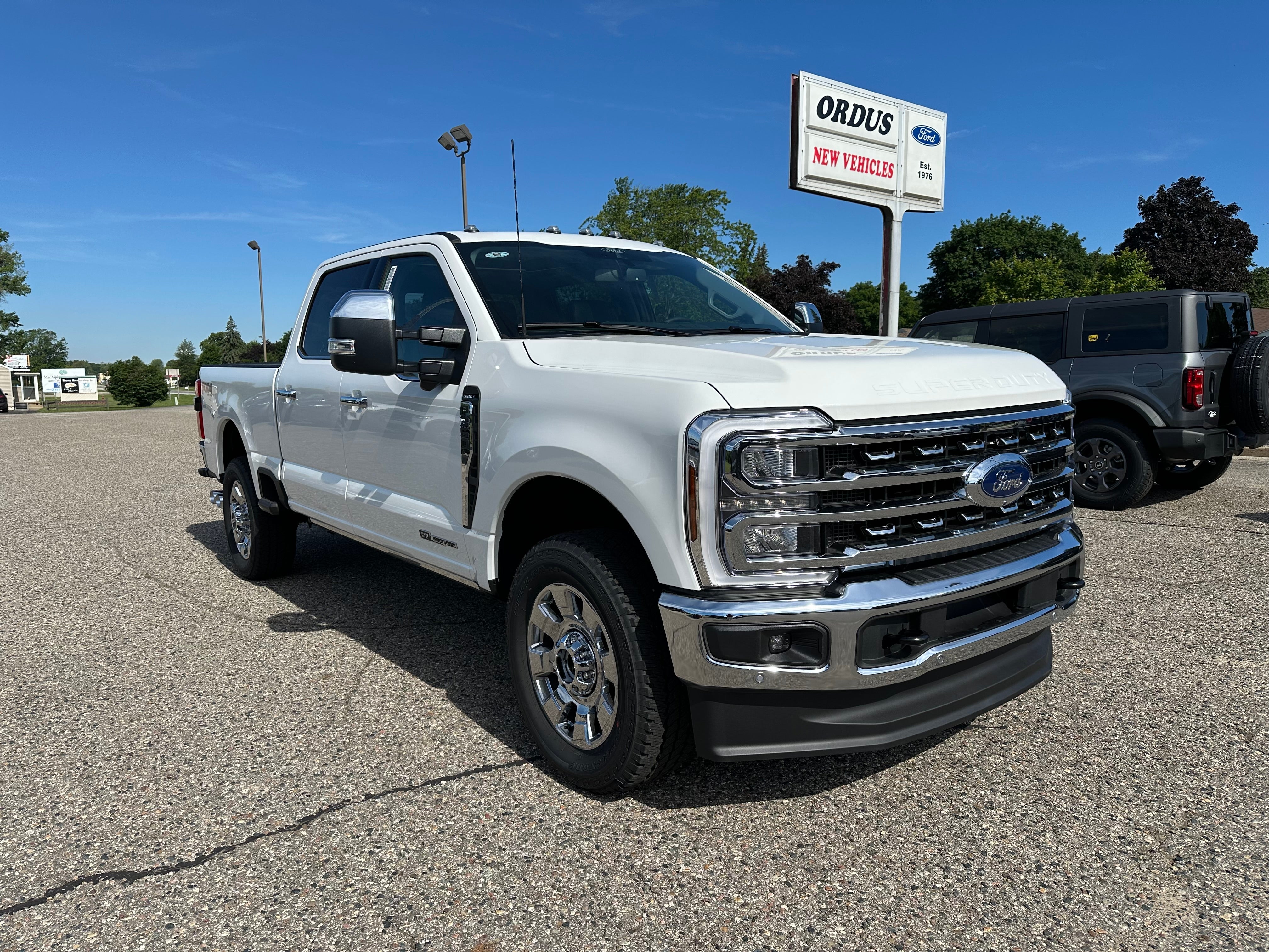 2026 Ford Super Duty F-350 Lariat in Star White Metallic Tri-Coat — front three-quarter view