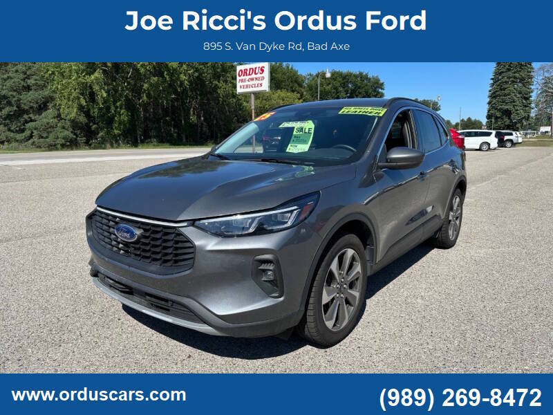 2025 Ford Escape Platinum AWD 4dr SUV in Gray — front three-quarter view